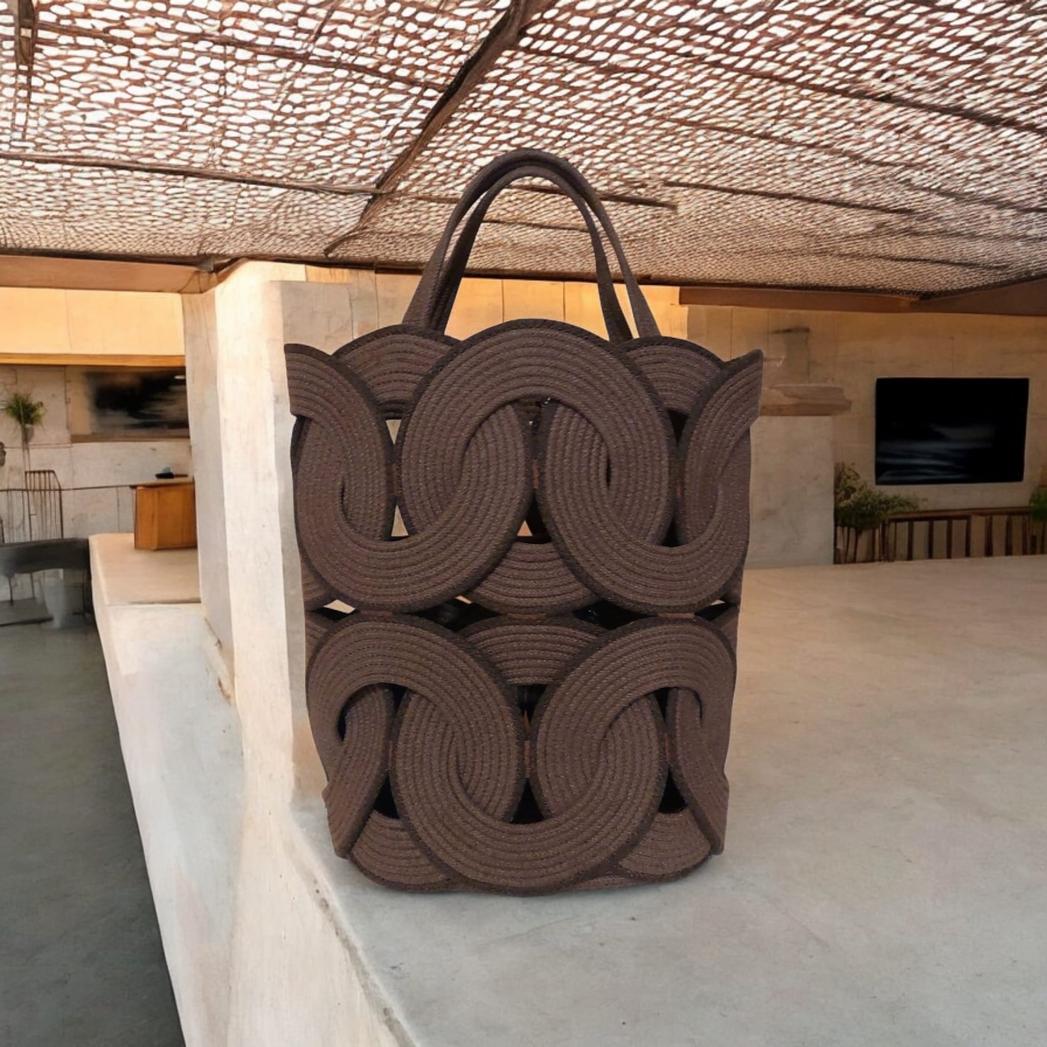 Bolso grande aros marrón y borde chocolate